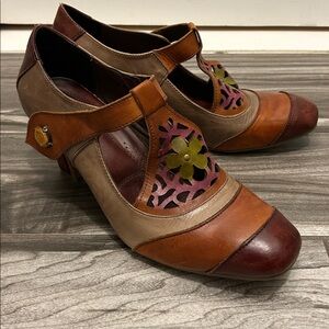 L'Artiste by Spring Step Jardin Pumps